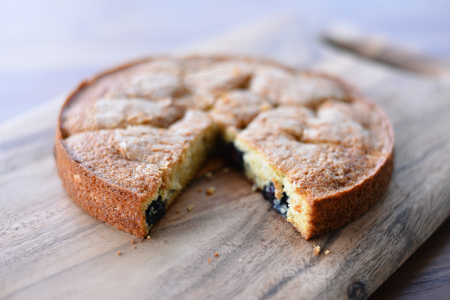 Post image for Buttermilk Cake with Blackberries