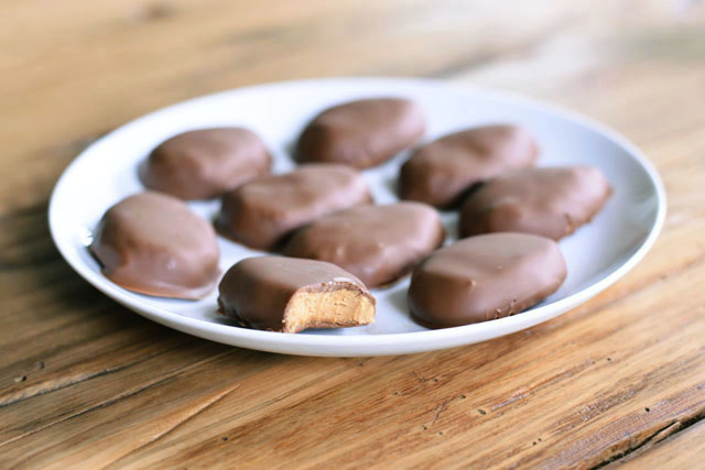 Post image for Homemade Peanut Butter Eggs